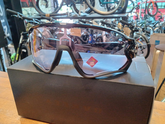 OAKLEY 取り扱い開始。